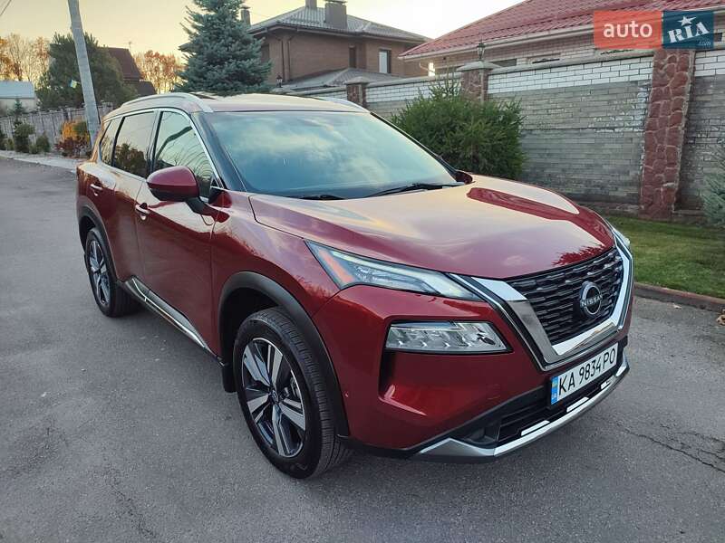 Внедорожник / Кроссовер Nissan Rogue 2023 в Киеве