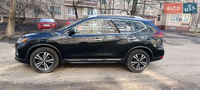 Внедорожник / Кроссовер Nissan Rogue 2017 в Кривом Роге