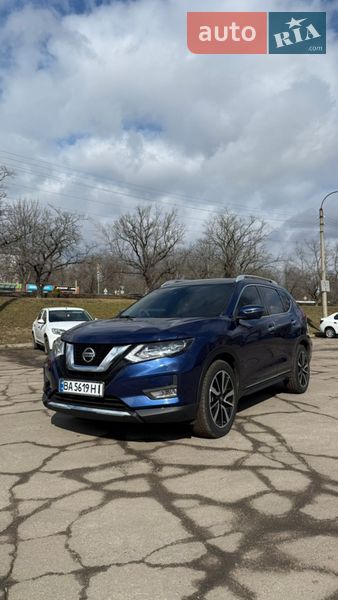 Внедорожник / Кроссовер Nissan Rogue 2017 в Кропивницком