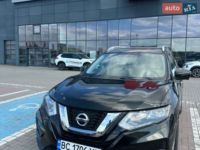 Внедорожник / Кроссовер Nissan Rogue 2017 в Львове