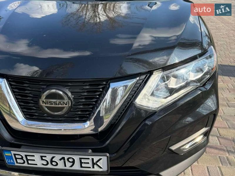 Внедорожник / Кроссовер Nissan Rogue 2017 в Миргороде