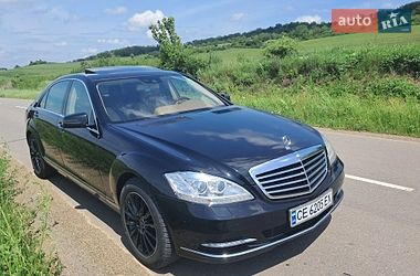 Седан Mercedes-Benz S-Class 2013 в Герці Седан Mercedes-Benz S-Class 2013 в Герці