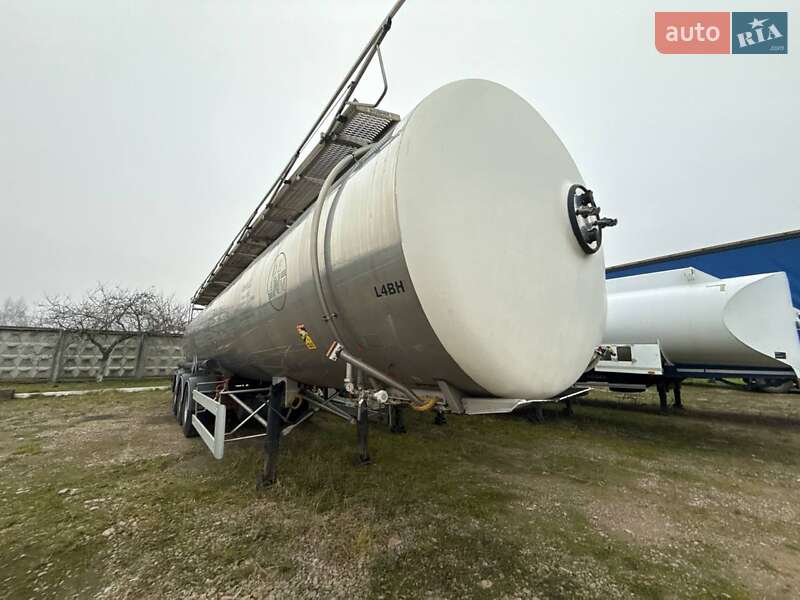 Цистерна Magyar S38DD3 2004 в Києві Цистерна Magyar S38DD3 2004 в Києві