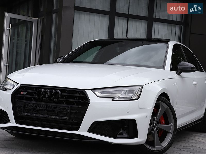 Седан Audi S4 2018 в Дрогобыче