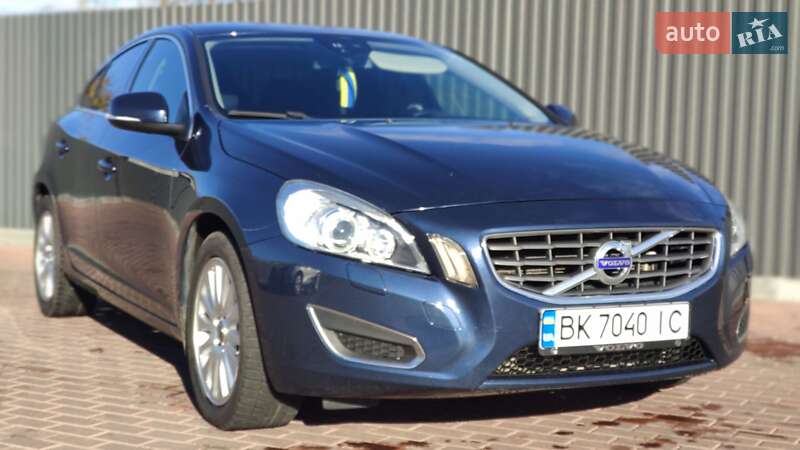 Седан Volvo S60 2011 в Сарнах