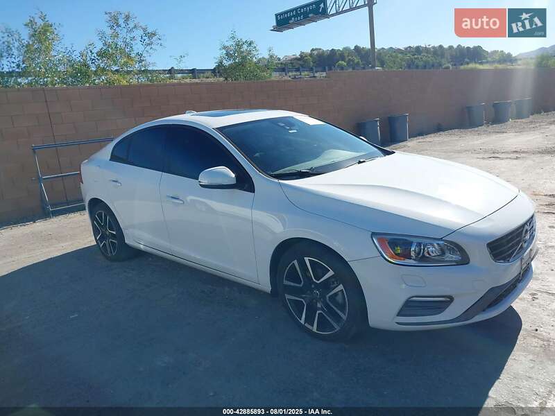 Седан Volvo S60 2017 в Львове