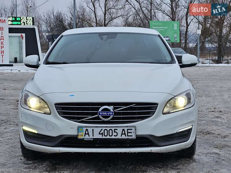 Седан Volvo S60 2015 в Киеве