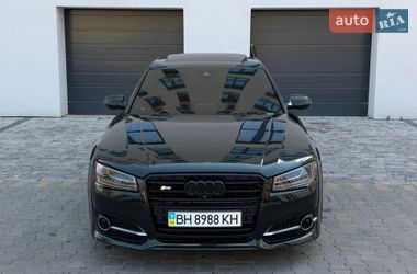 Седан Audi S8 2014 в Ужгороде