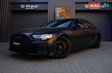 Седан Audi S8 2024 в Львове