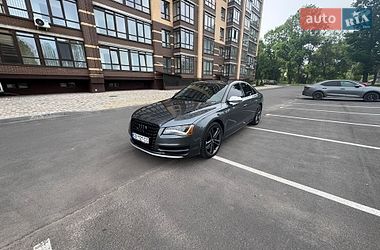 Седан Audi S8 2012 в Чернігові