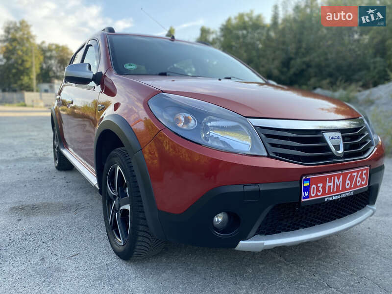 Внедорожник / Кроссовер Dacia Sandero StepWay 2011 в Хороле