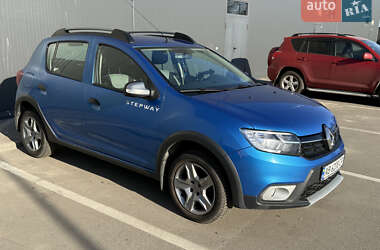 Хэтчбек Renault Sandero StepWay 2017 в Киеве