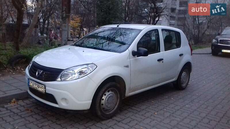 Хэтчбек Dacia Sandero 2011 в Львове Хэтчбек Dacia Sandero 2011 в Львове