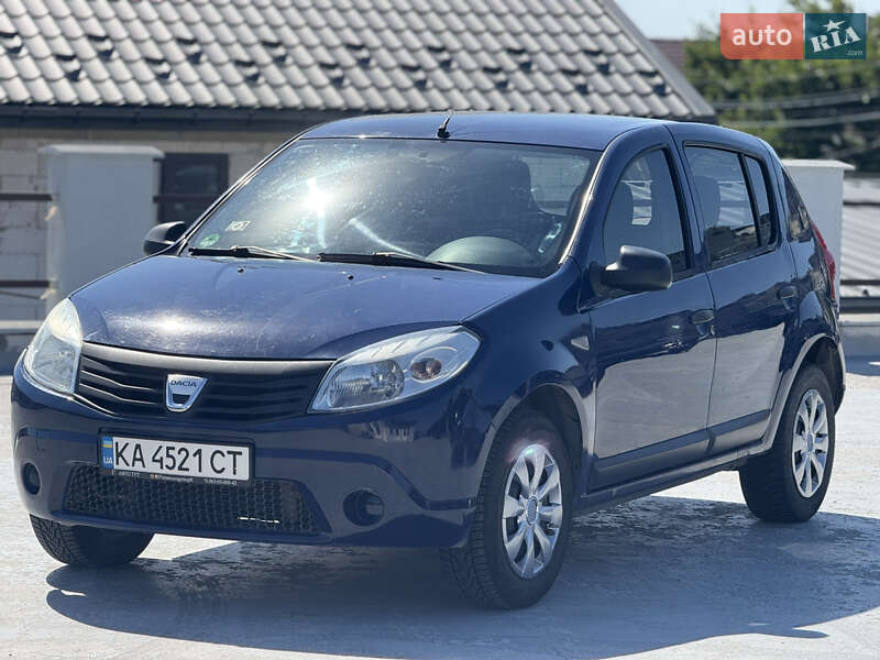 Хэтчбек Dacia Sandero 2009 в Киеве
