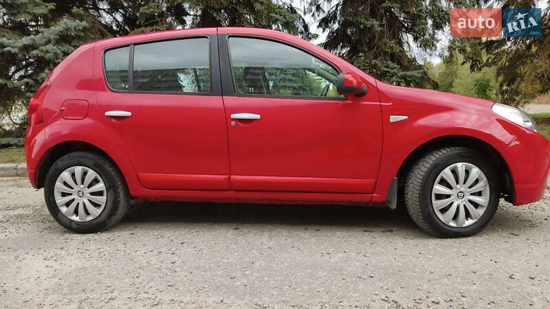 Хэтчбек Dacia Sandero 2009 в Харькове Хэтчбек Dacia Sandero 2009 в Харькове