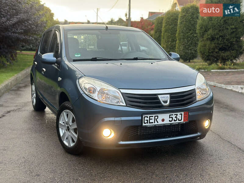Хэтчбек Dacia Sandero 2009 в Ровно