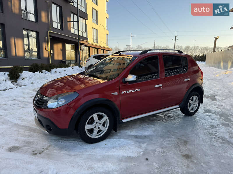 Хэтчбек Dacia Sandero 2012 в Львове