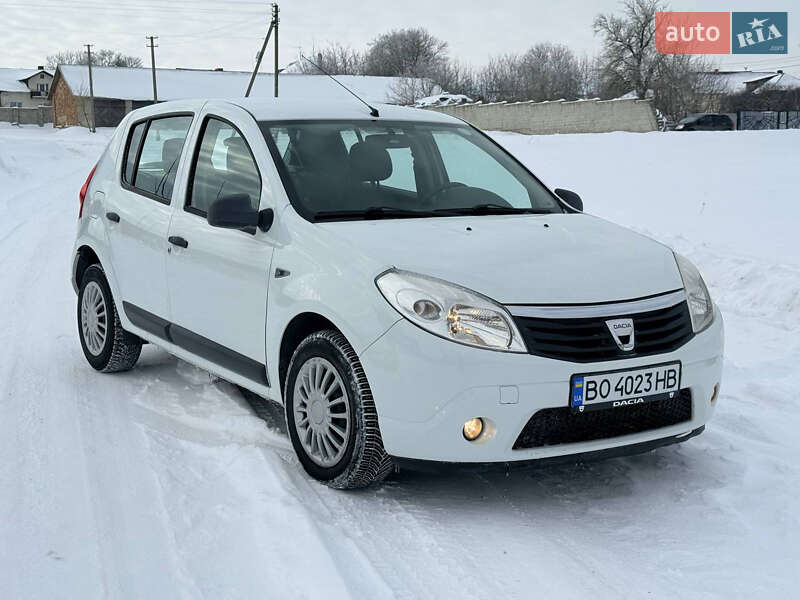 Хэтчбек Dacia Sandero 2010 в Тернополе Хэтчбек Dacia Sandero 2010 в Тернополе