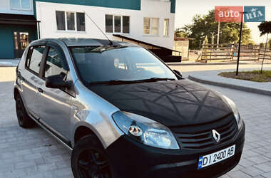 Хэтчбек Renault Sandero 2010 в Сарнах
