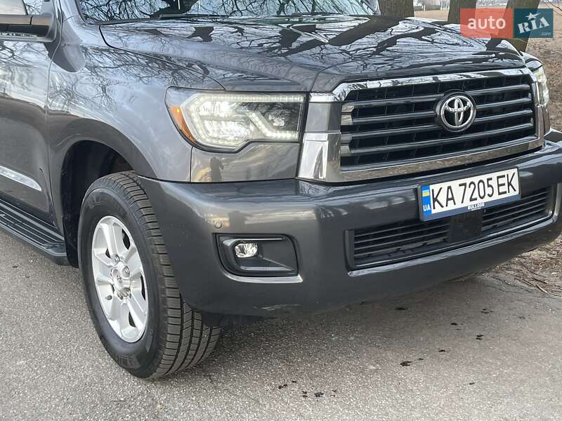 Внедорожник / Кроссовер Toyota Sequoia 2017 в Киеве