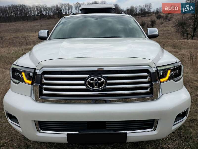Внедорожник / Кроссовер Toyota Sequoia 2016 в Киеве