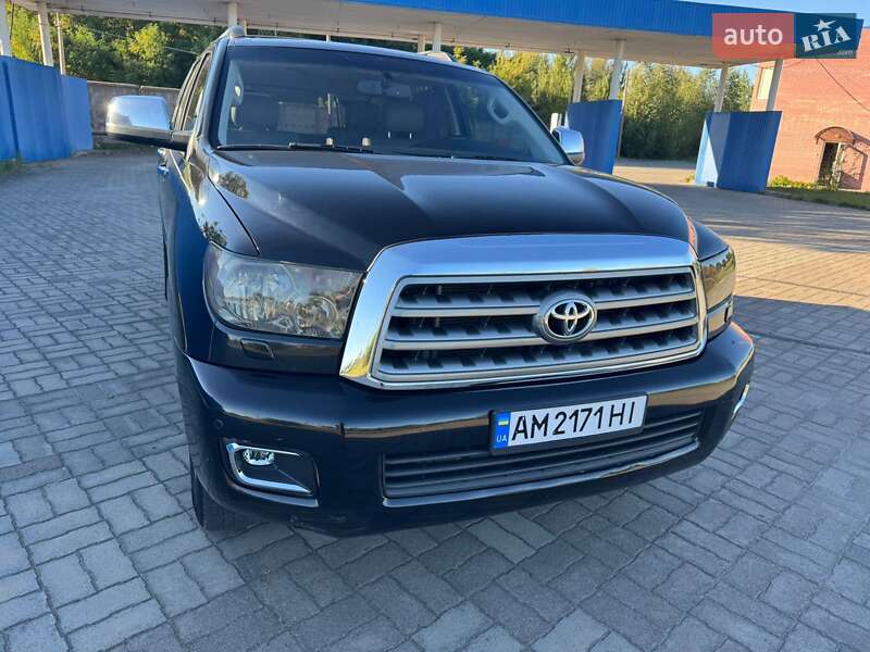 Внедорожник / Кроссовер Toyota Sequoia 2013 в Киеве