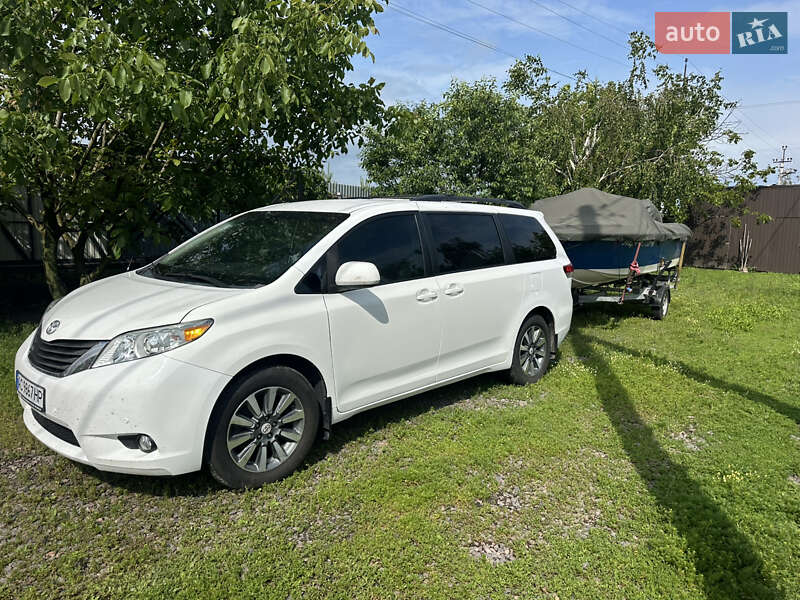 Минивэн Toyota Sienna 2011 в Луцке