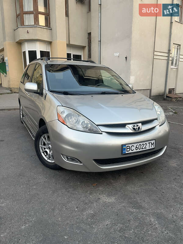 Минивэн Toyota Sienna 2006 в Львове