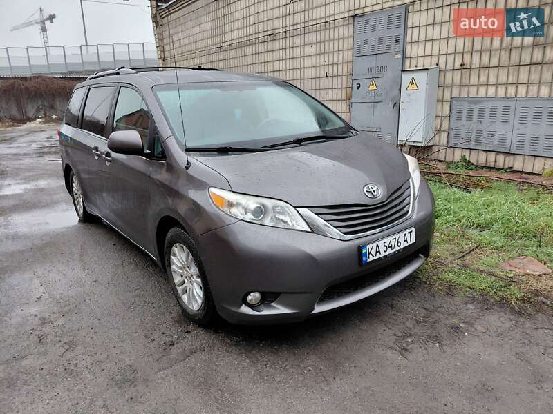 Минивэн Toyota Sienna 2014 в Киеве