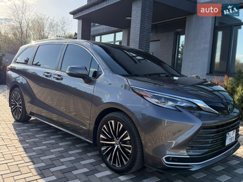 Мінівен Toyota Sienna 2021 в Кривому Розі