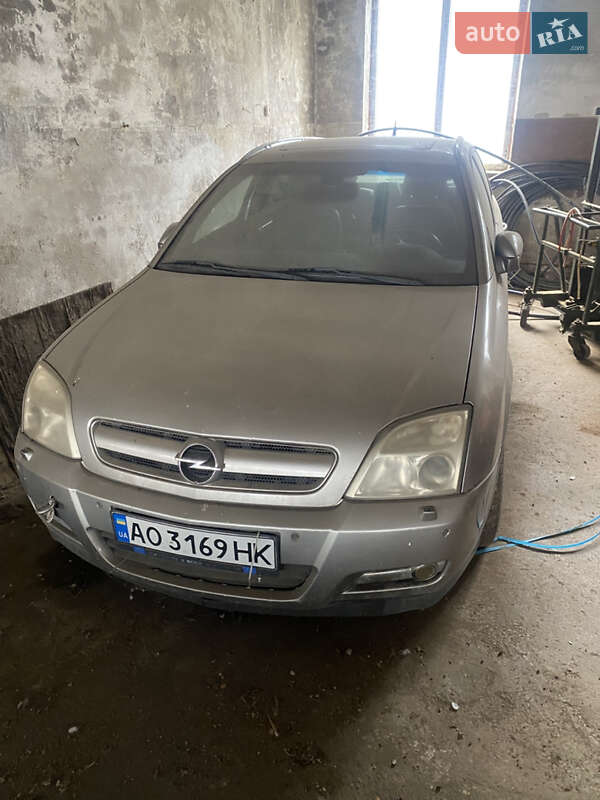 Хэтчбек Opel Signum 2003 в Иршаве