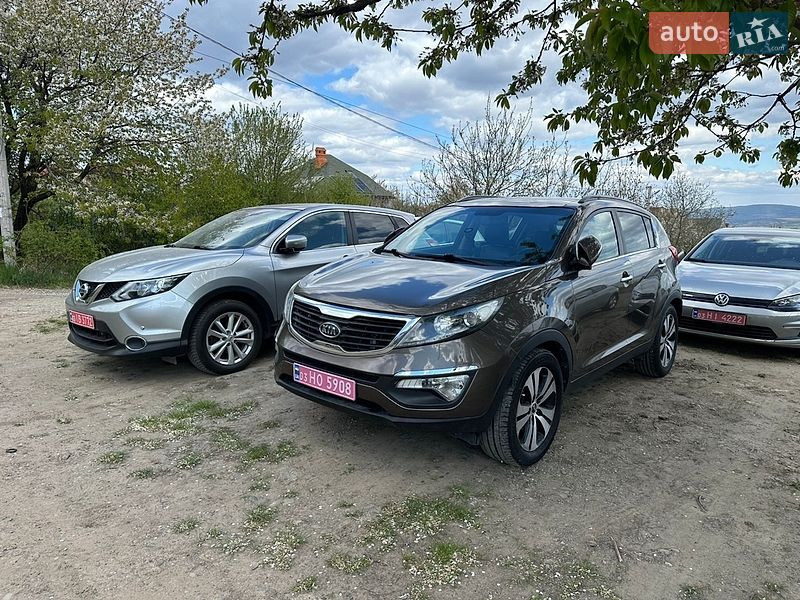 Внедорожник / Кроссовер Kia Sportage 2010 в Черновцах