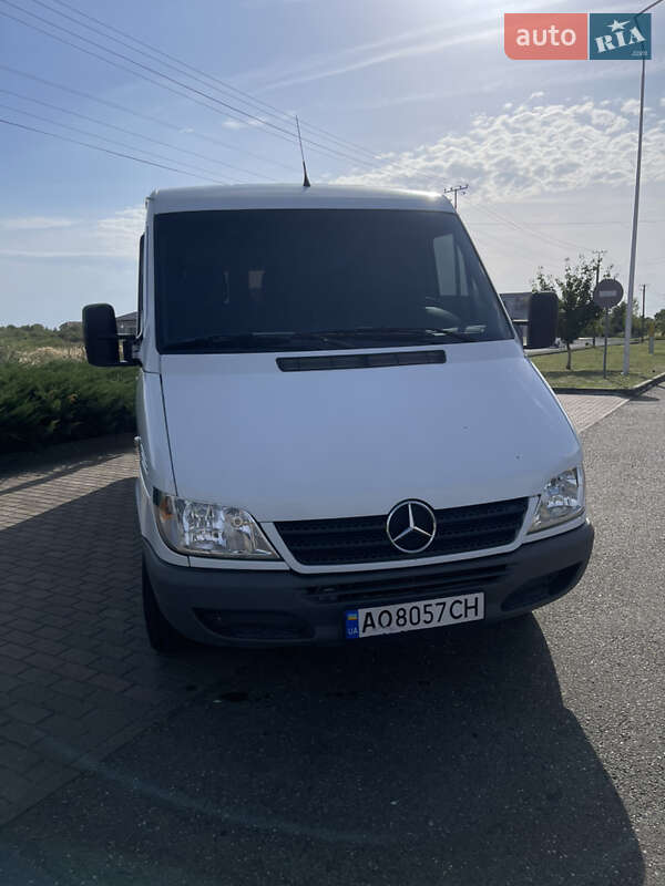 Грузовой фургон Mercedes-Benz Sprinter 2003 в Львове
