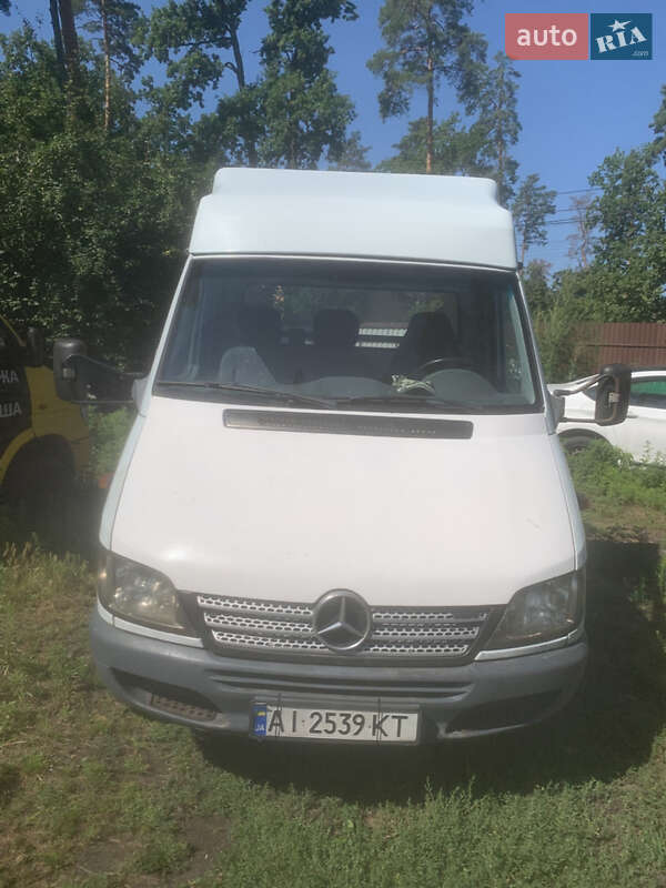 Эвакуатор Mercedes-Benz Sprinter 2005 в Буче Эвакуатор Mercedes-Benz Sprinter 2005 в Буче