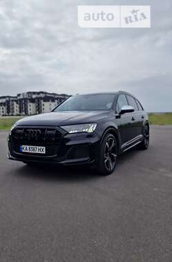 Внедорожник / Кроссовер Audi SQ7 2021 в Вишневом