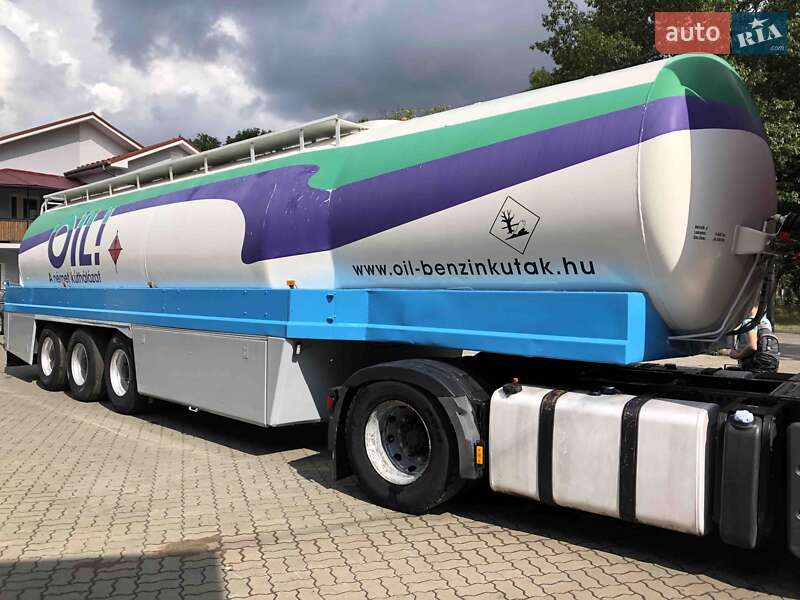 Цистерна полуприцеп Kassbohrer STB 1999 в Калуше Цистерна полуприцеп Kassbohrer STB 1999 в Калуше