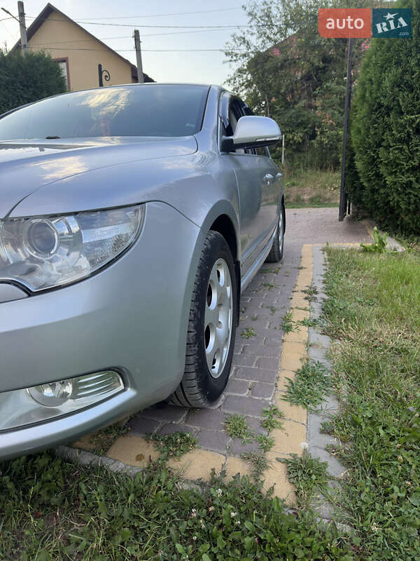 Лифтбек Skoda Superb 2009 в Черновцах