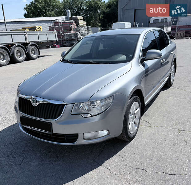 Лифтбек Skoda Superb 2011 в Днепре