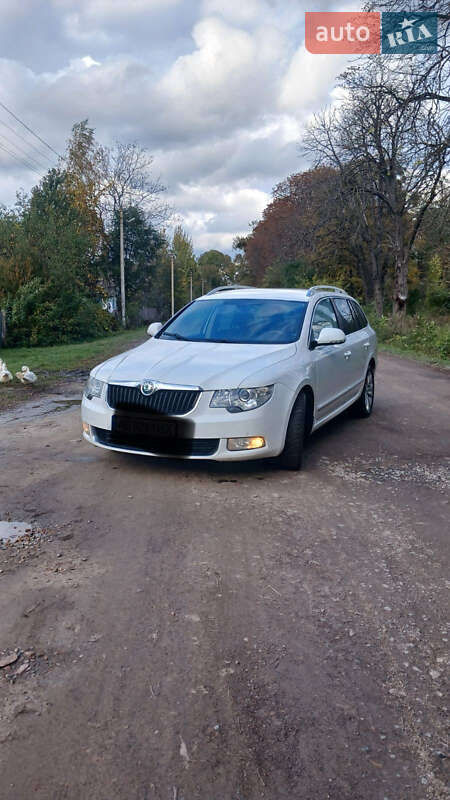 Универсал Skoda Superb 2012 в Звягеле