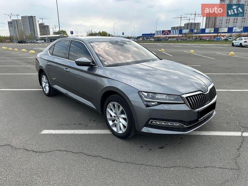 Лифтбек Skoda Superb 2023 в Киеве