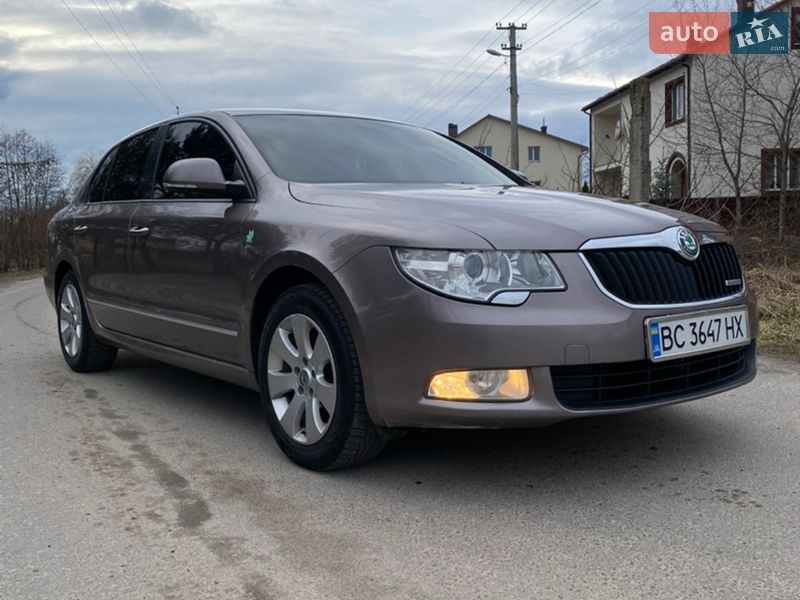 Лифтбек Skoda Superb 2012 в Львове