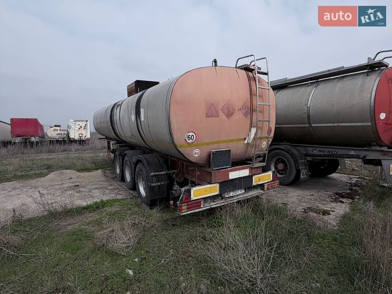 Битумовоз Fruehauf TF34 1992 в Каменском Битумовоз Fruehauf TF34 1992 в Каменском