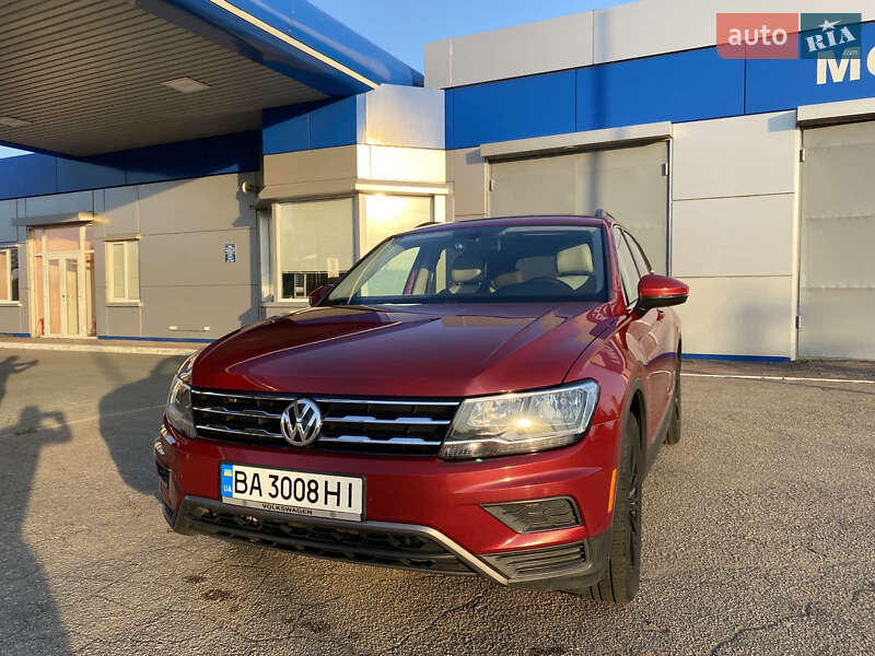 Внедорожник / Кроссовер Volkswagen Tiguan 2017 в Новоукраинке