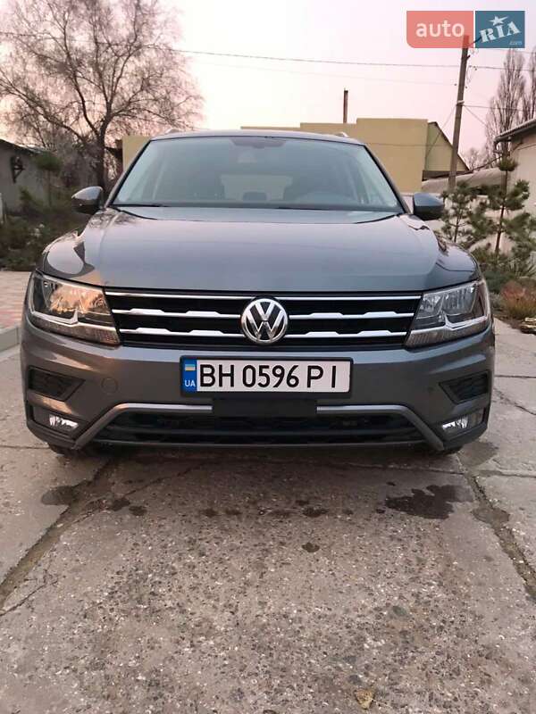 Внедорожник / Кроссовер Volkswagen Tiguan 2017 в Белгороде-Днестровском