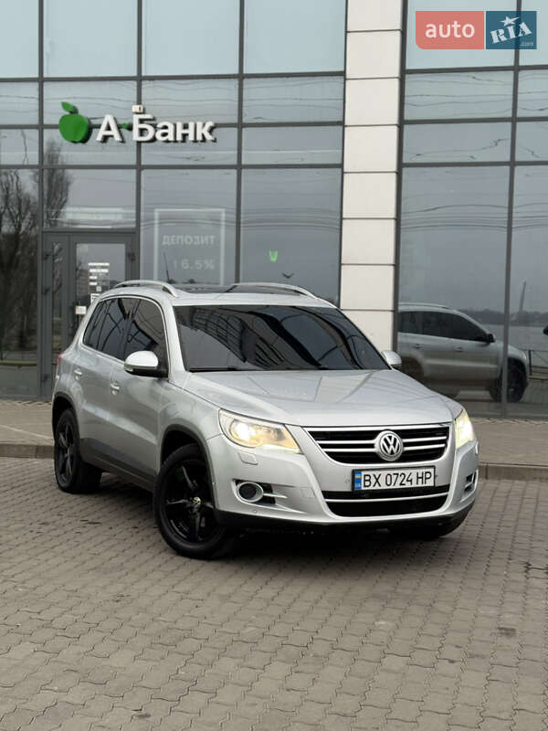 Внедорожник / Кроссовер Volkswagen Tiguan 2010 в Хмельницком