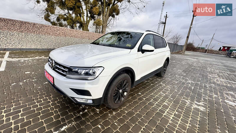 Внедорожник / Кроссовер Volkswagen Tiguan 2017 в Житомире