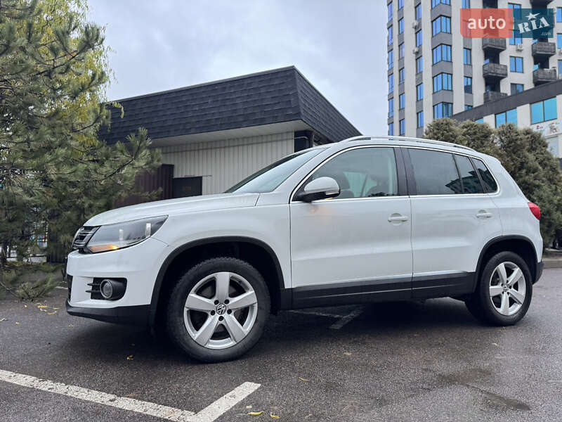 Внедорожник / Кроссовер Volkswagen Tiguan 2015 в Киеве