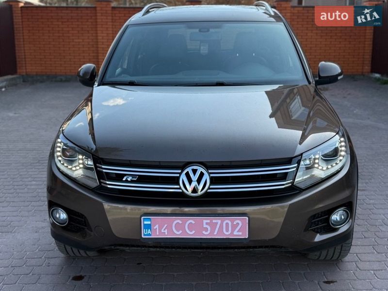 Внедорожник / Кроссовер Volkswagen Tiguan 2015 в Хмельницком