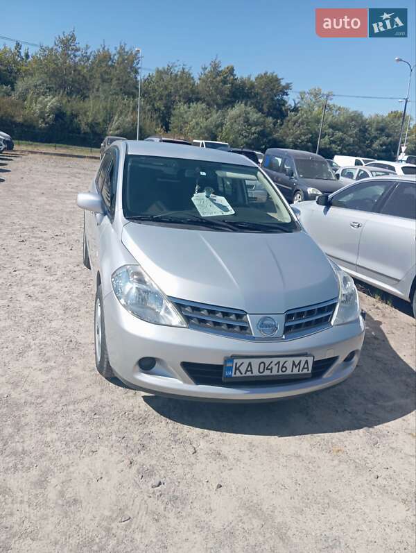 Седан Nissan TIIDA 2012 в Львове