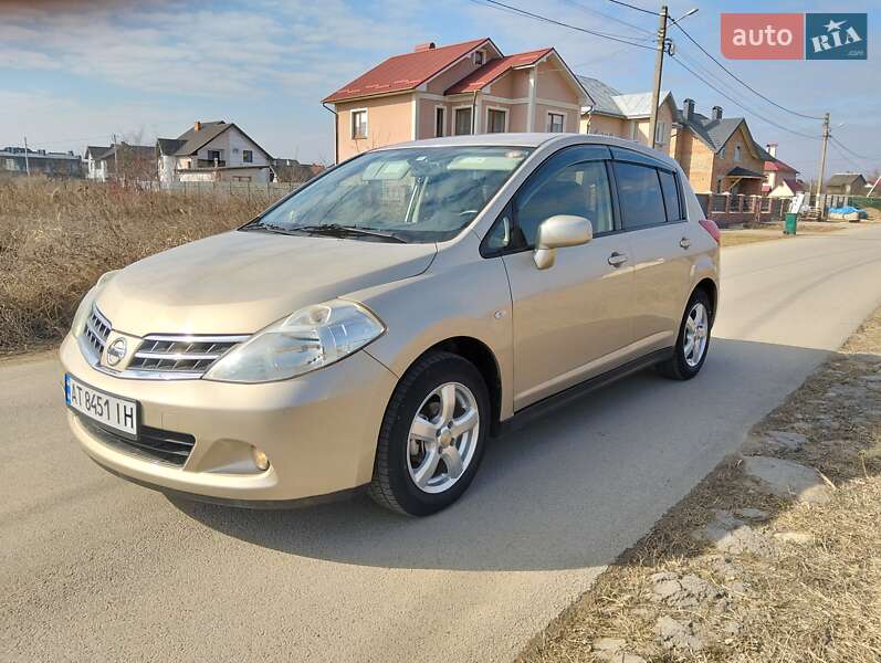 Хэтчбек Nissan TIIDA 2012 в Ивано-Франковске